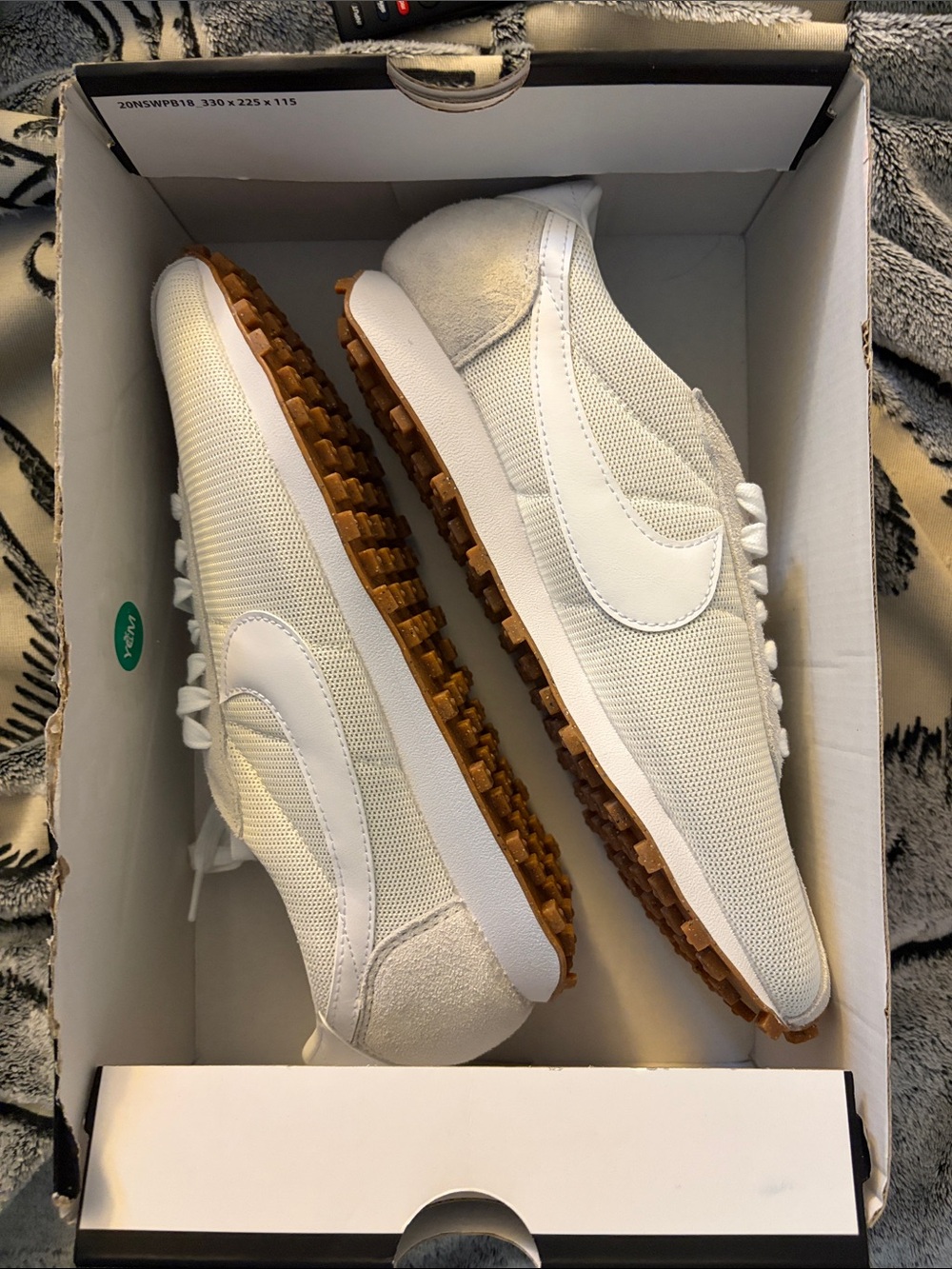 Nike Men's 10.5 Womens 12 Summit White White Sail Running Sneakers W LD-1000
